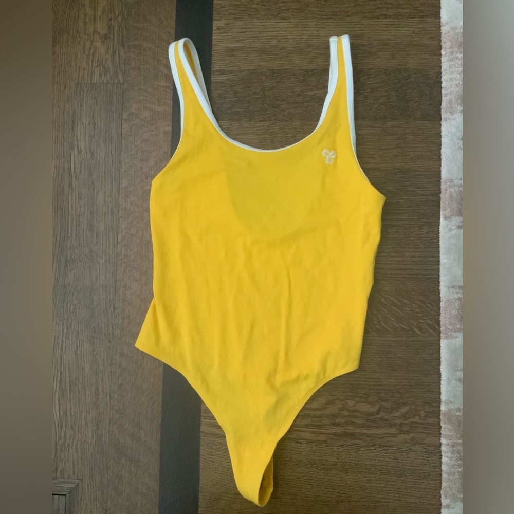 ARITZIA TNA Yellow Logo Bodysuit Women’s Size Medium
